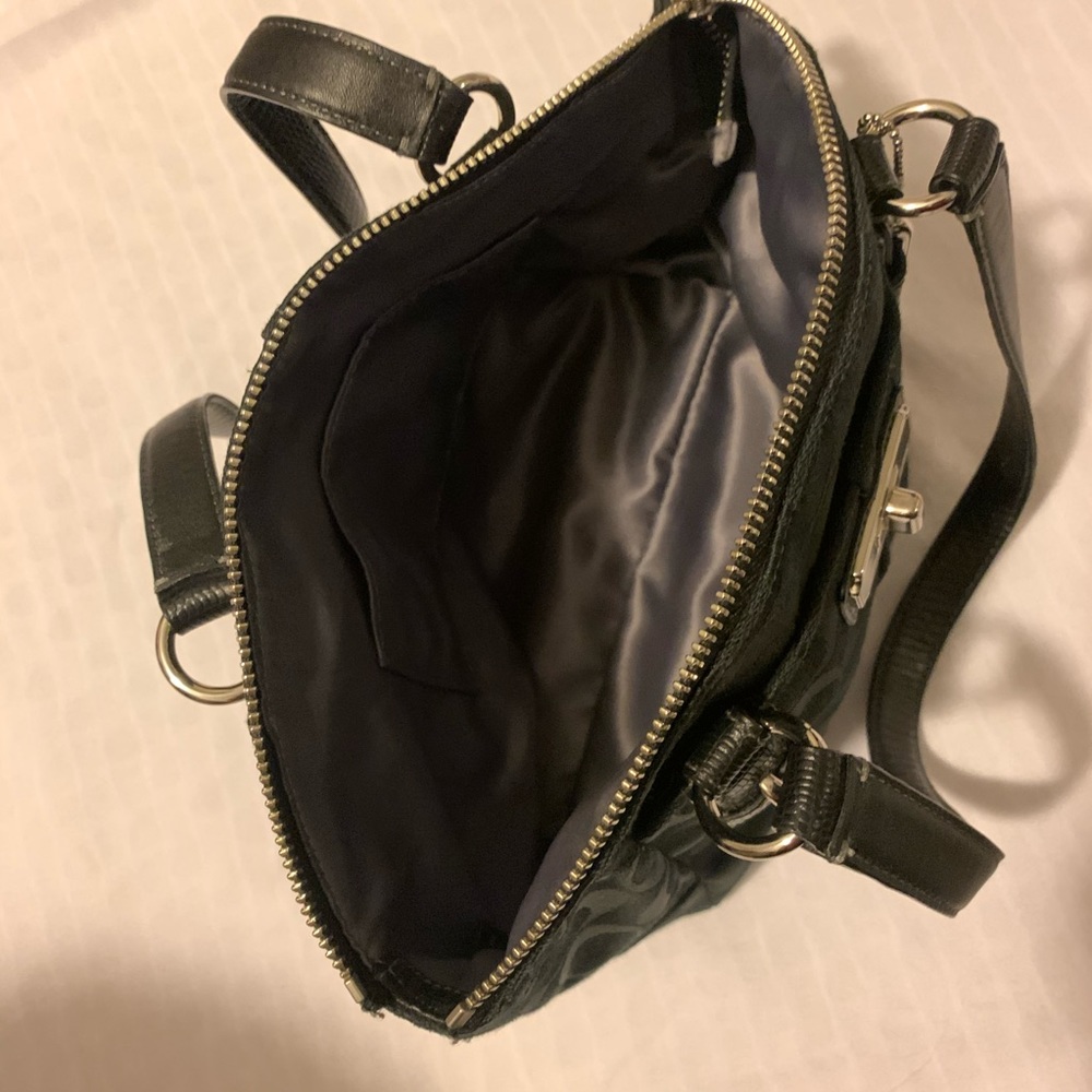 Small black coach hand bag - Picture 3 of 4